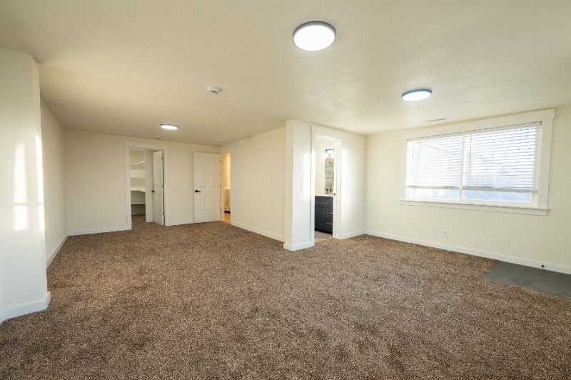 Building Photo - 945 N 7th E St