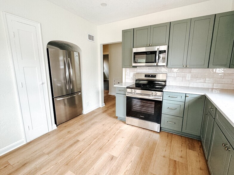 Building Photo - 2331 N 54th St