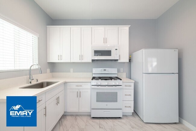 Building Photo - 1 Bed 1 Bath for Rent in Granada Hills