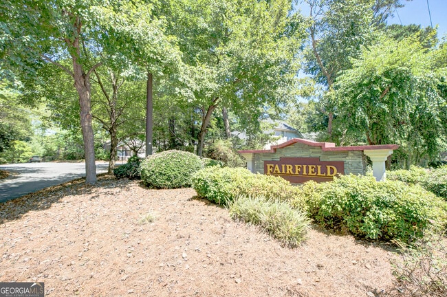 Building Photo - 569 N Fairfield Dr