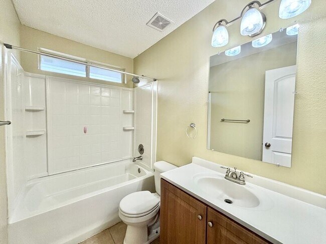 Building Photo - 1437 Little Creek Dr