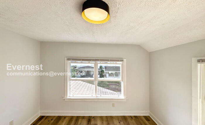 Building Photo - 1442 Hamlet St