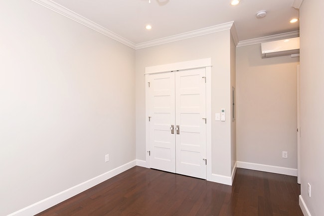 Building Photo - 502 Bellevue Ave E