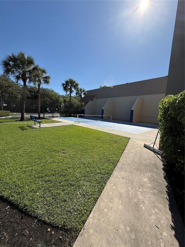 Building Photo - 16500 Golf Club Rd