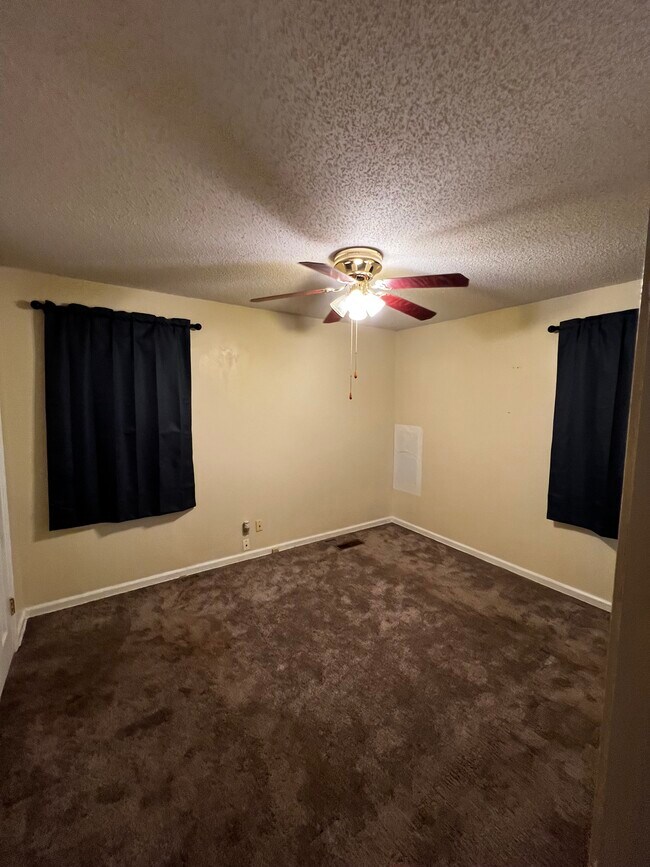 Building Photo - 347 N Pine St