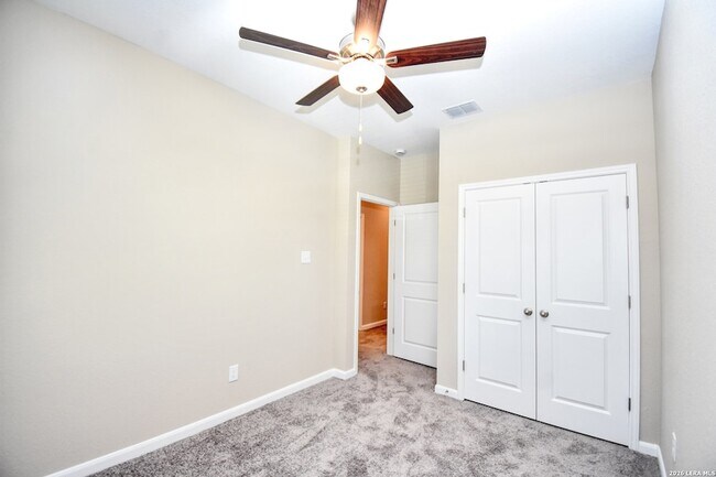 Building Photo - 6202 Oakridge Dr