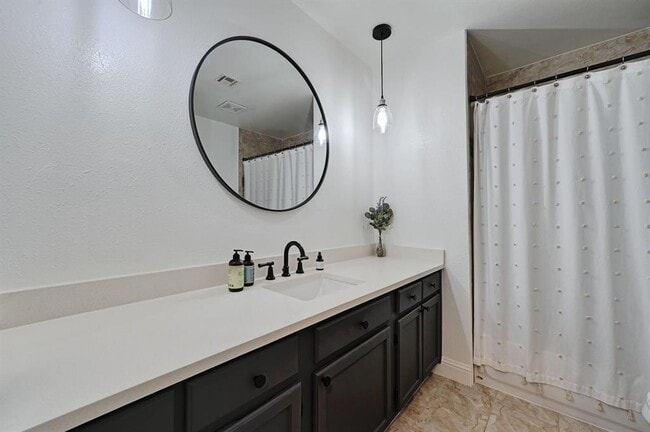 Building Photo - 9007 Jesse James Dr