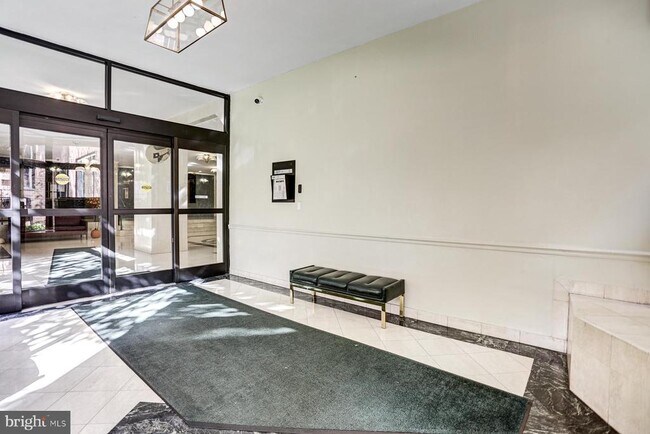 Building Photo - 1121 Arlington Blvd