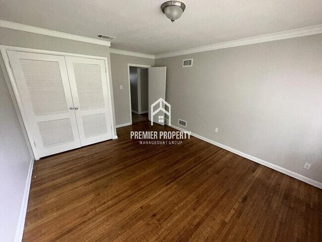 Building Photo - FIRST MONTHS RENT FREE!