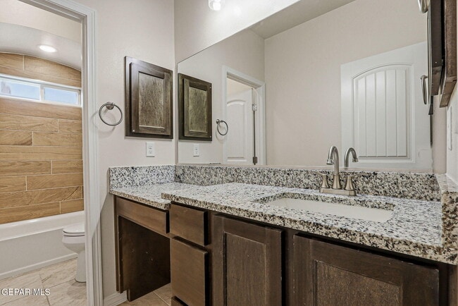 Building Photo - 904 Keenland Ave