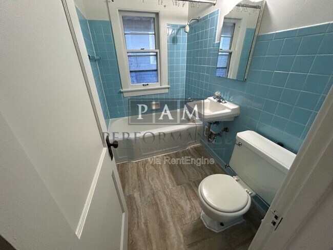 Building Photo - 1528 N Hawley Rd