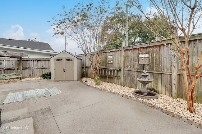 Building Photo - 176 Markham Dr