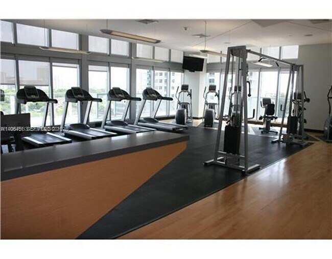 Building Photo - 1111 SW 1st Ave