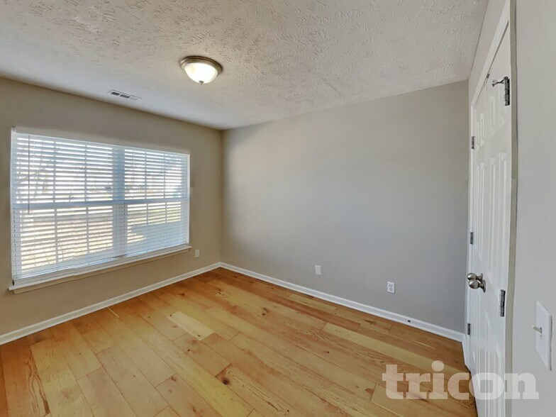 Building Photo - 4021 Deer Run Trce