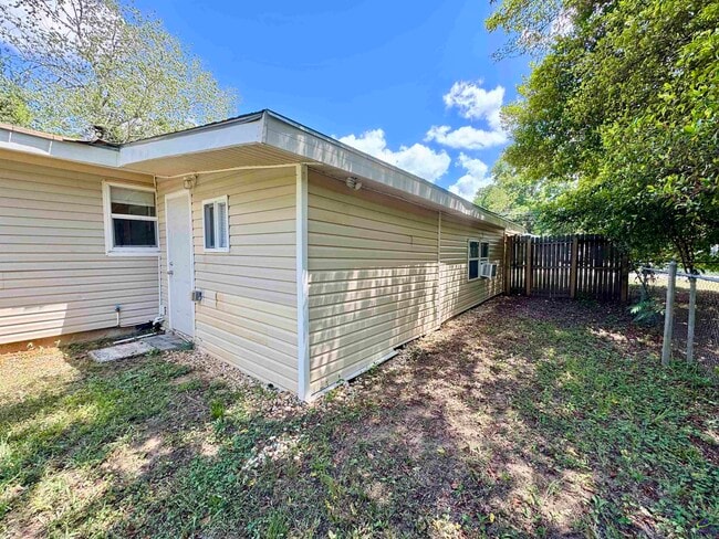 Building Photo - 102 Varee Dr