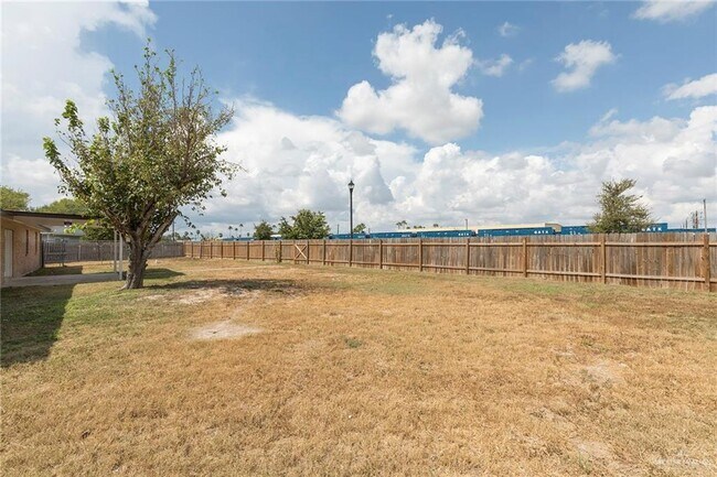 Building Photo - 29 Tulip Ave