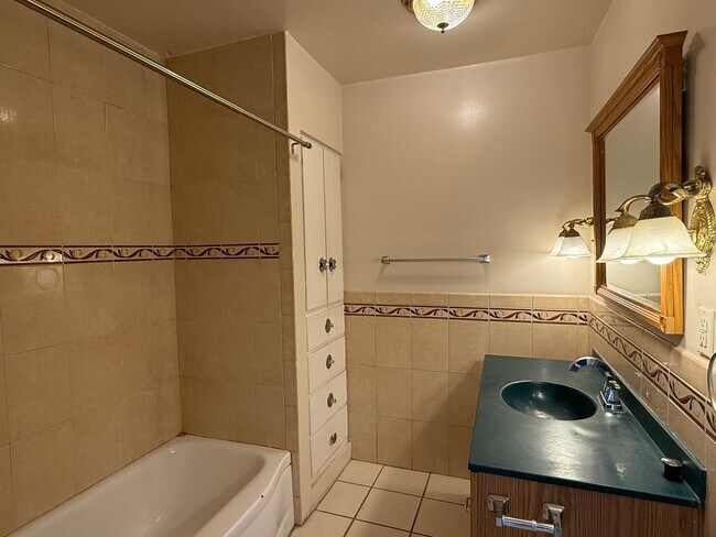 Building Photo - 5 Bedroom Home Available In Spokane Valley!