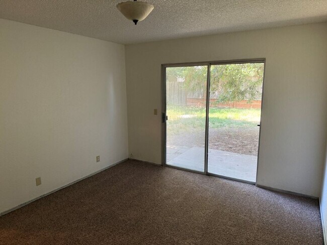 Building Photo - 990/992 JUSTIN DUPLEX