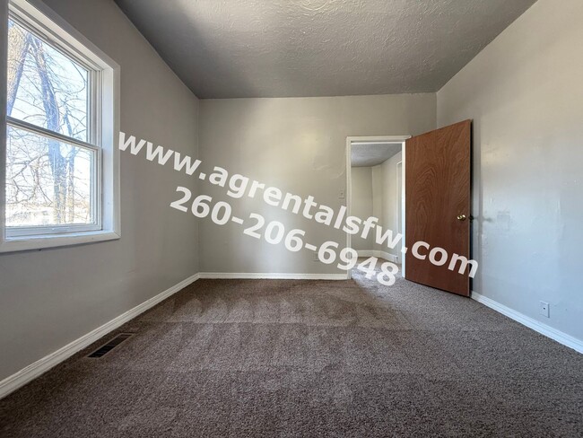 Building Photo - 2 Bedroom House- $300 Off first months rent