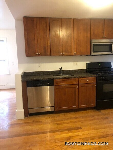 Building Photo - 33 Algonquin St