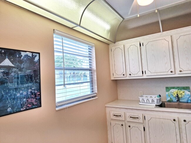 Building Photo - 53 Brighton B