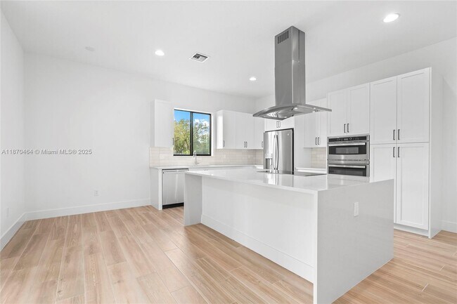 Building Photo - 1450 SW 23rd St