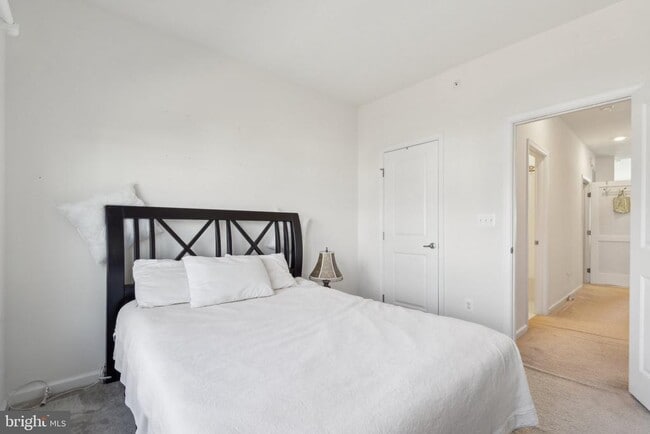 Building Photo - 42116 Piebald Square