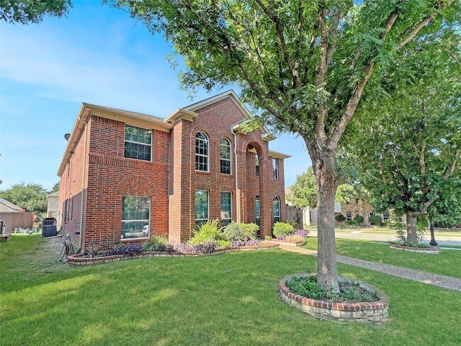 Building Photo - 9705 Hickory St