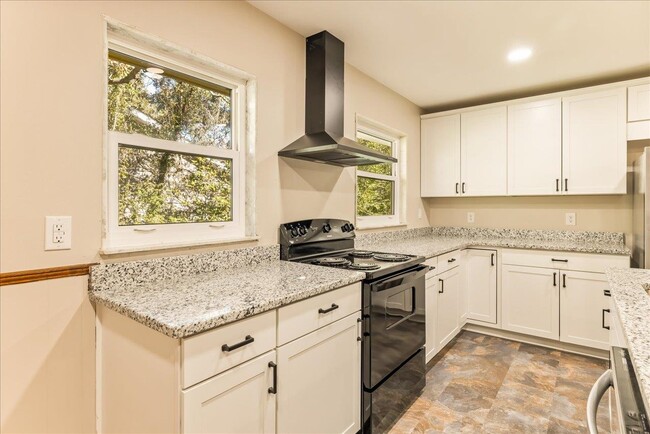Building Photo - 1807 Ivan Dr