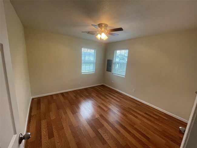 Building Photo - 6315 Sayers St