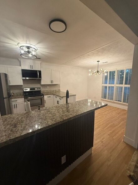 Building Photo - 996 Wuthering Way