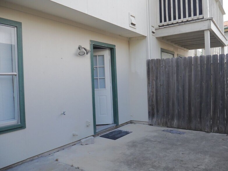 Building Photo - 4949 Hamilton Wolfe Rd