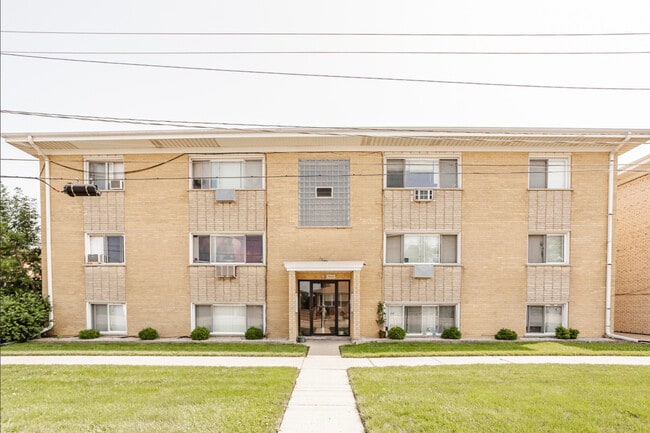 Primary Photo - 7005 W Gunnison St