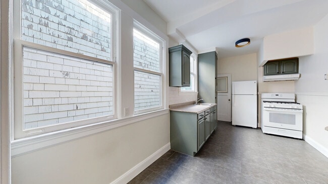 Building Photo - 285 Bartlett St