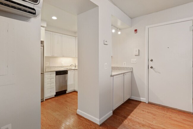 Building Photo - Renovated Studio by Thomas Circle
