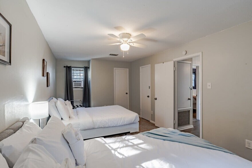 Building Photo - 402 Michigan Ave