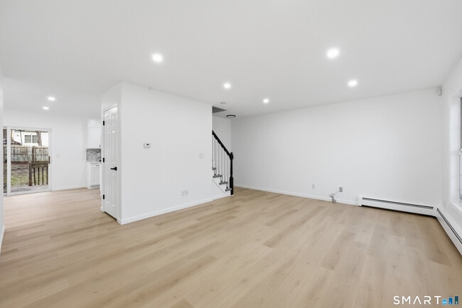 Building Photo - 70 Victoria Ct