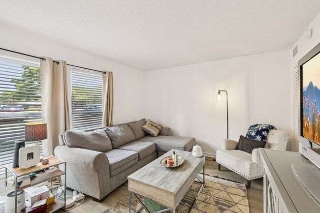 Building Photo - Stunning remodel