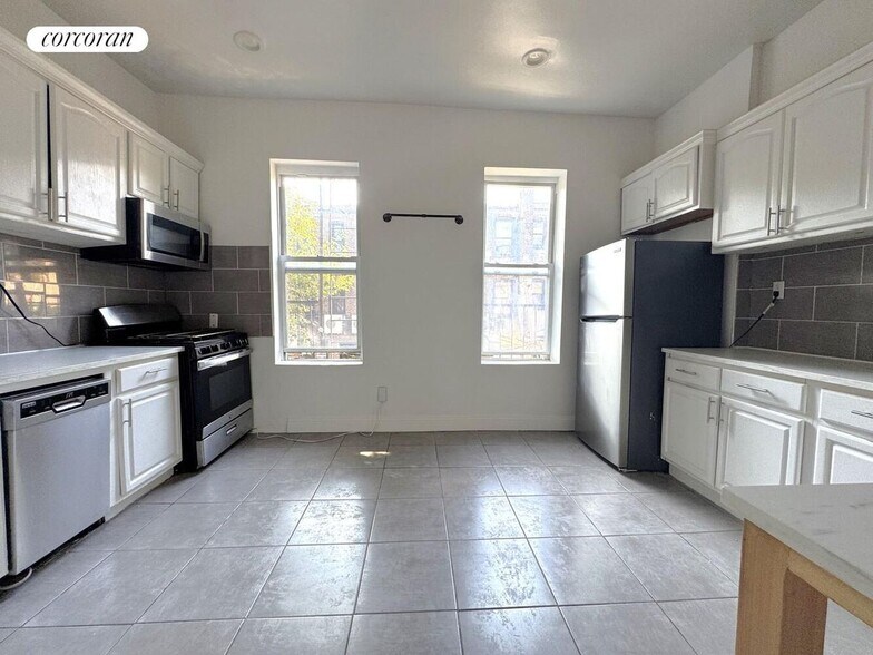 Primary Photo - 656 MacDonough St