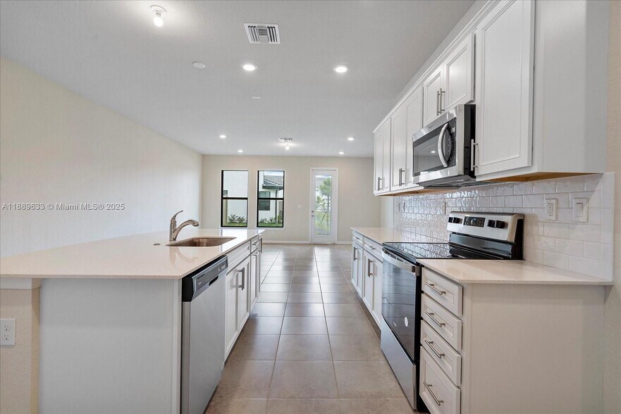 Building Photo - 2108 Appleton Cir N