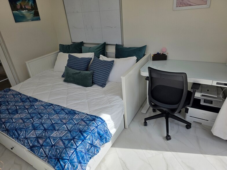 Building Photo - 6097 Charae St