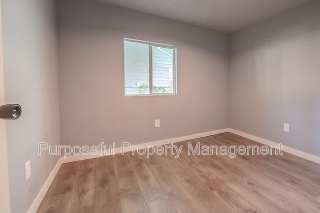 Building Photo - 516 Morrison Ave