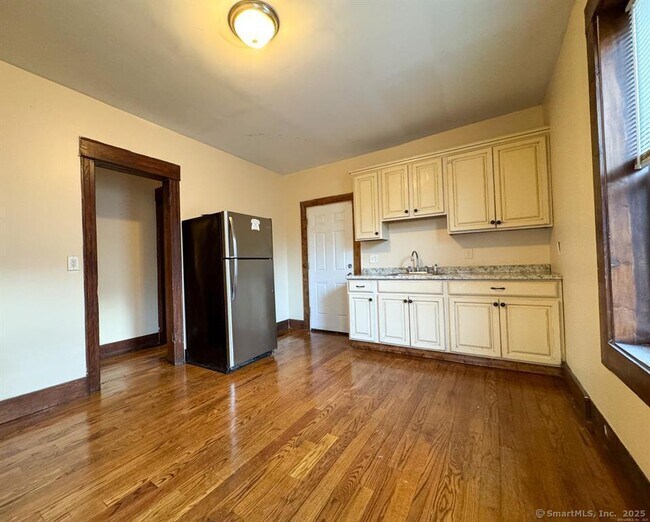 Building Photo - 455 Huntington St