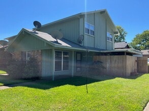 Building Photo - 2BR/1.5BA town home by LSUS (River Oaks)