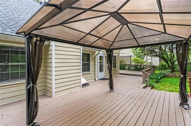 Building Photo - 1880 Meadowchase Ct