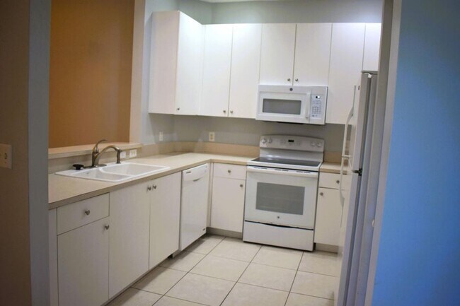 Primary Photo - 102 Lighthouse Cir