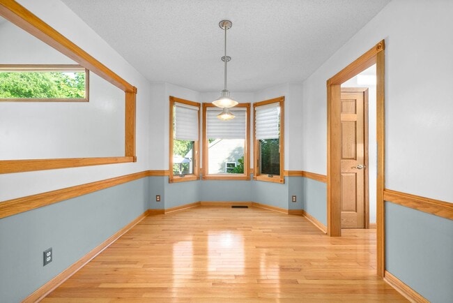 Building Photo - Pet Friendly Three Bedroom!