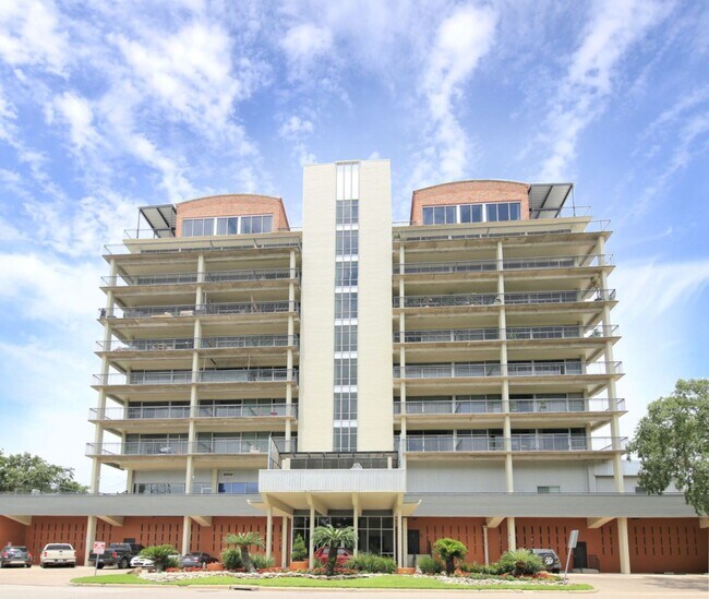 Building Photo - 230 W Alabama St