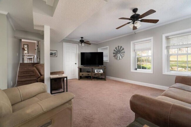 Building Photo - 7206 Sawyer Rd