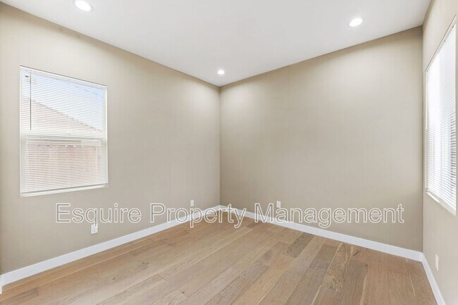 Building Photo - 549 Carty Dr